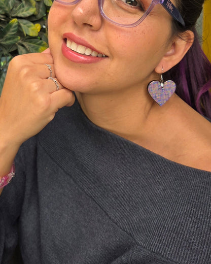 Aretes largos de madera pintada